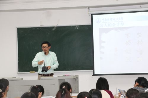 公司举办2015级国际班新生专业介绍会