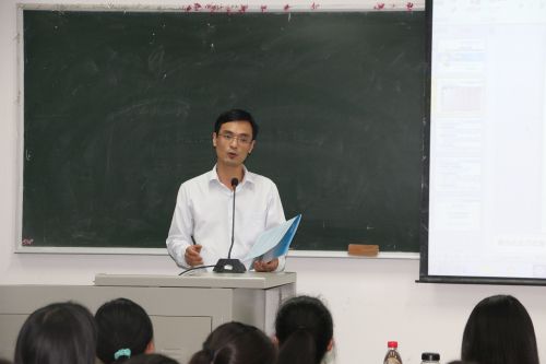 公司举办2015级国际班新生专业介绍会