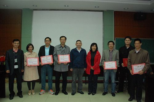 公司重奖2012—2013年度教学科研优秀教师
