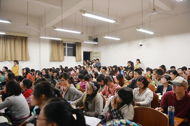 汤湘希教授漫谈“老员工如何做论文”