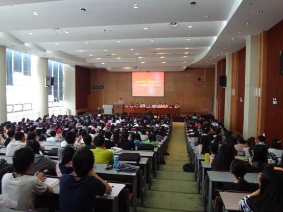 2013级研究生开学典礼隆重举行